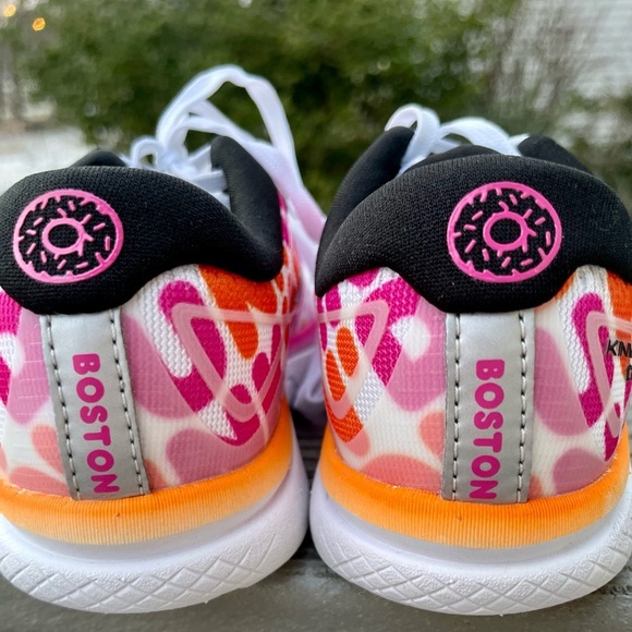NWOT - Saucony x Dunkin’ Kinvara 10 - Toddler Size 10.5 - Boston Marathon 2019 - Picture 5 of 9